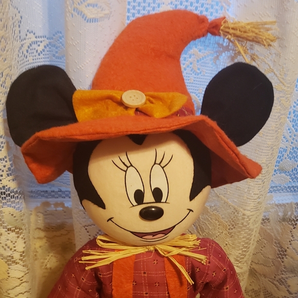 20-inch Minnie Mouse scarecrow decoration  - Picture 2 of 12